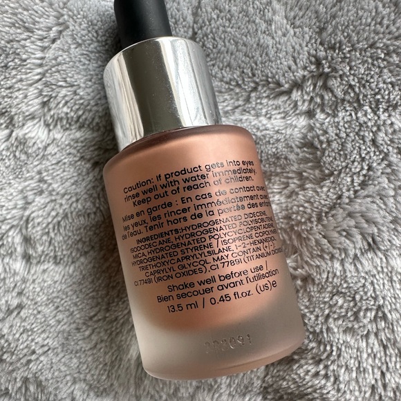 Iconic London illuminator- blush - Picture 4 of 8